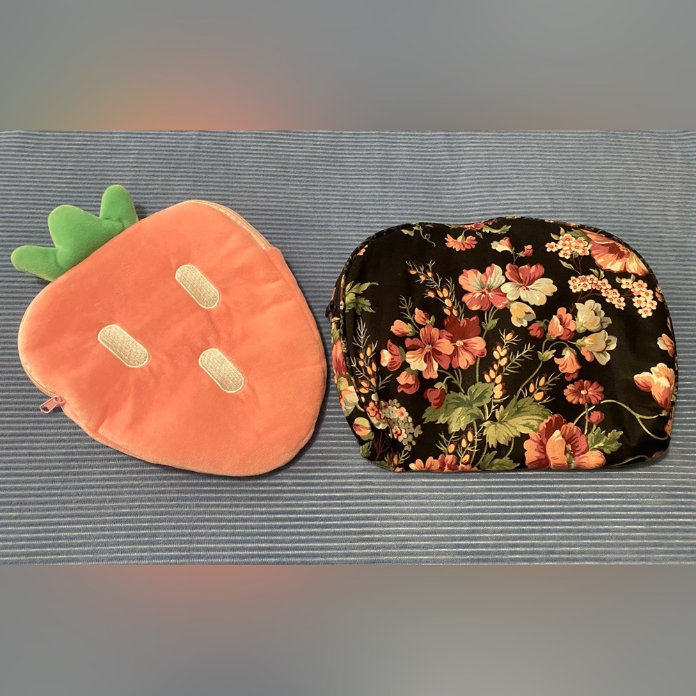 [Pair] Super cute pouches!